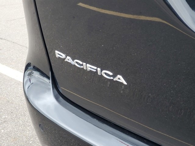 Certified 2024 Chrysler Pacifica Touring-L image 32