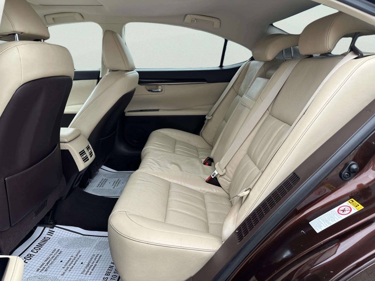 Used 2016 Lexus ES 300h w/ Luxury Package w/Wood Trim FWD image 11