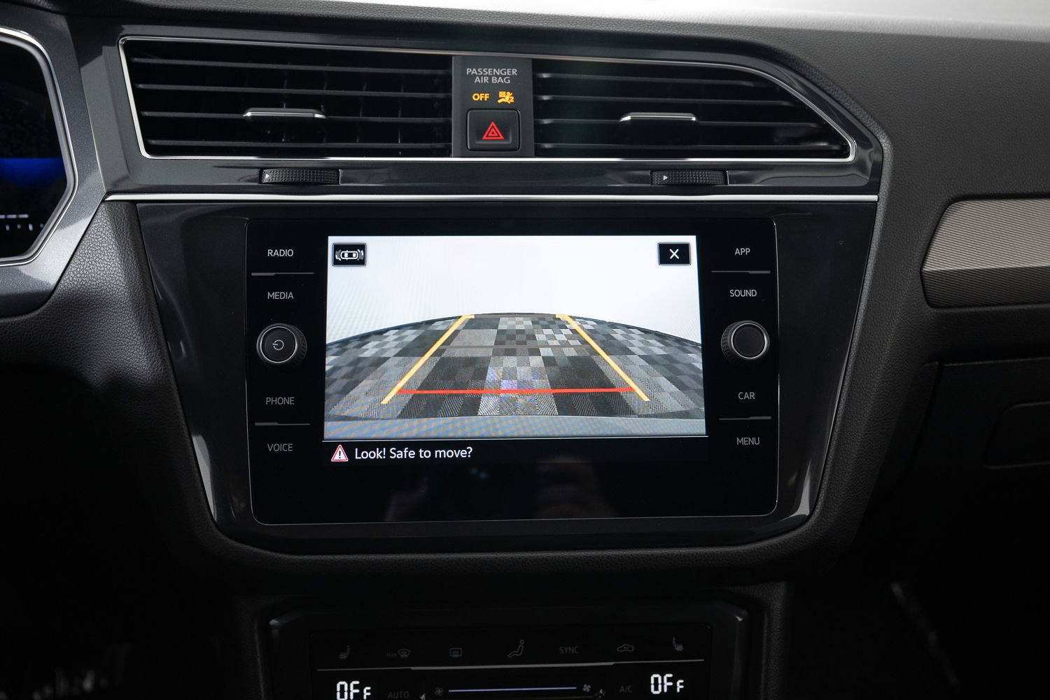 Used 2023 Volkswagen Tiguan SE image 36