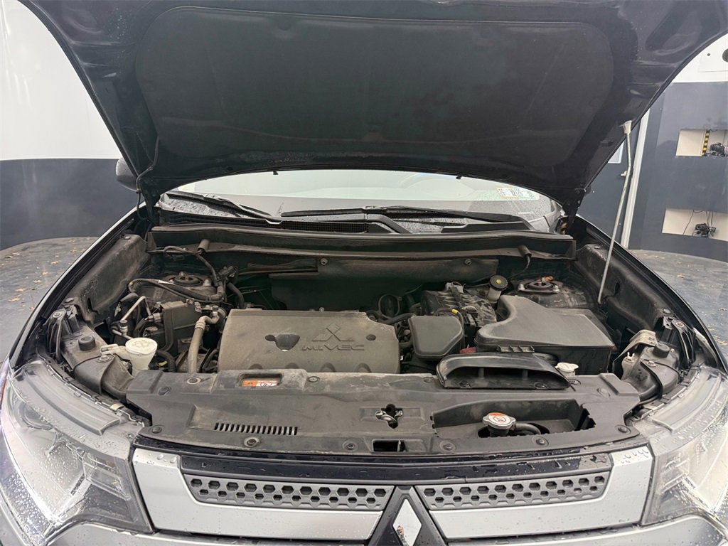 Used 2020 Mitsubishi Outlander ES image 25