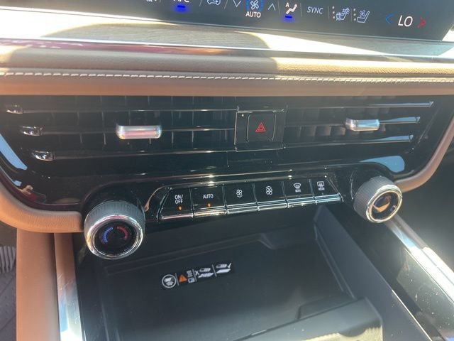 Used 2026 Chevrolet Suburban High Country AWD/4WD image 26