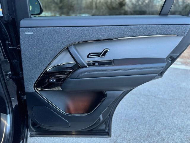 Used 2025 Land Rover Range Rover Sport SE image 15