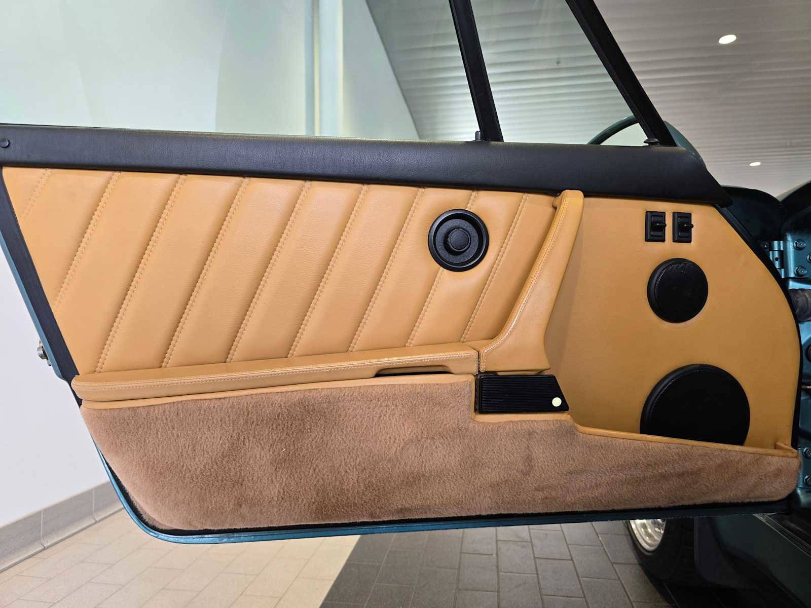 Used 1991 Porsche 911 Turbo image 18