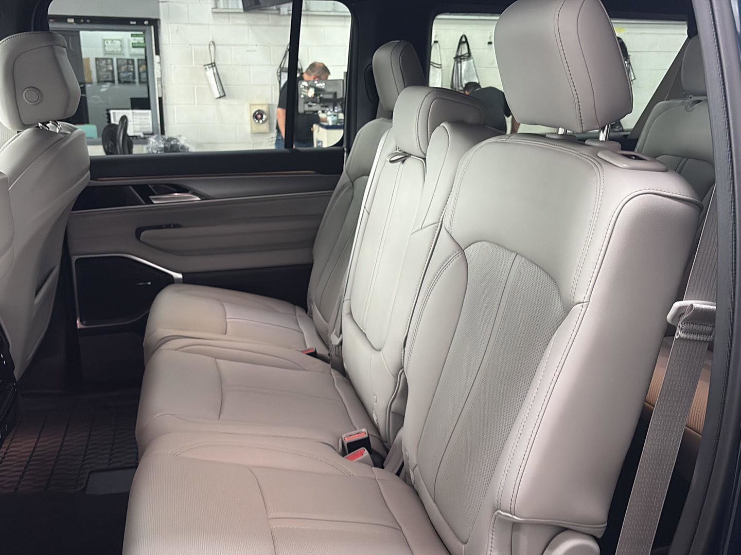 New 2026 Jeep Grand Wagoneer L 4WD w/ Premium Group I image 34