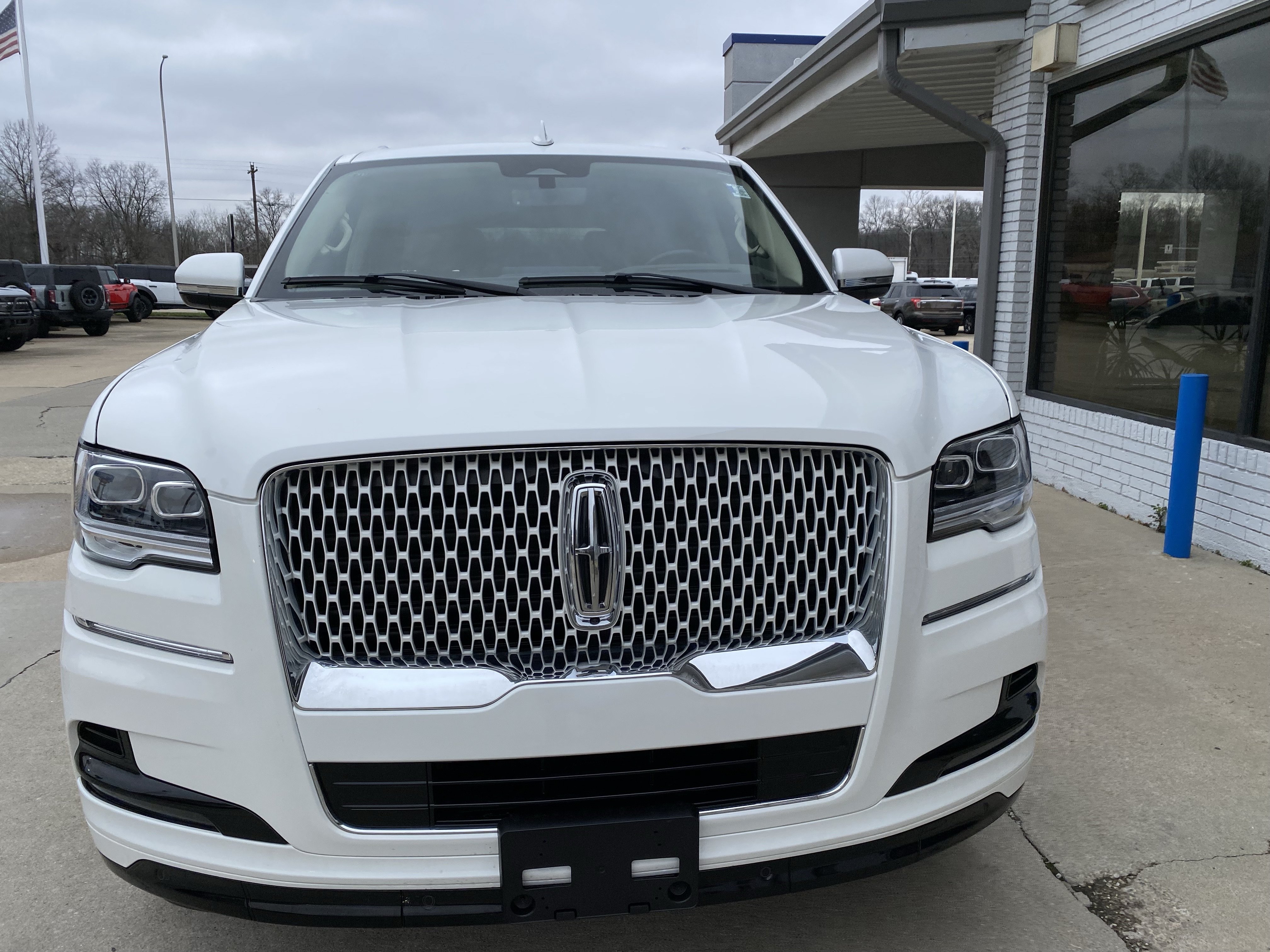 Used 2024 Lincoln Navigator L Reserve AWD/4WD image 5