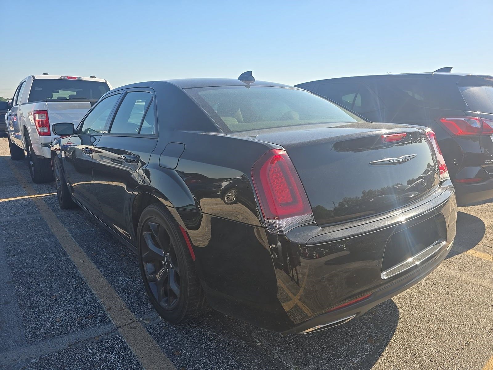 Used 2023 Chrysler 300 Touring w/ Safetytec Plus Group RWD image 7