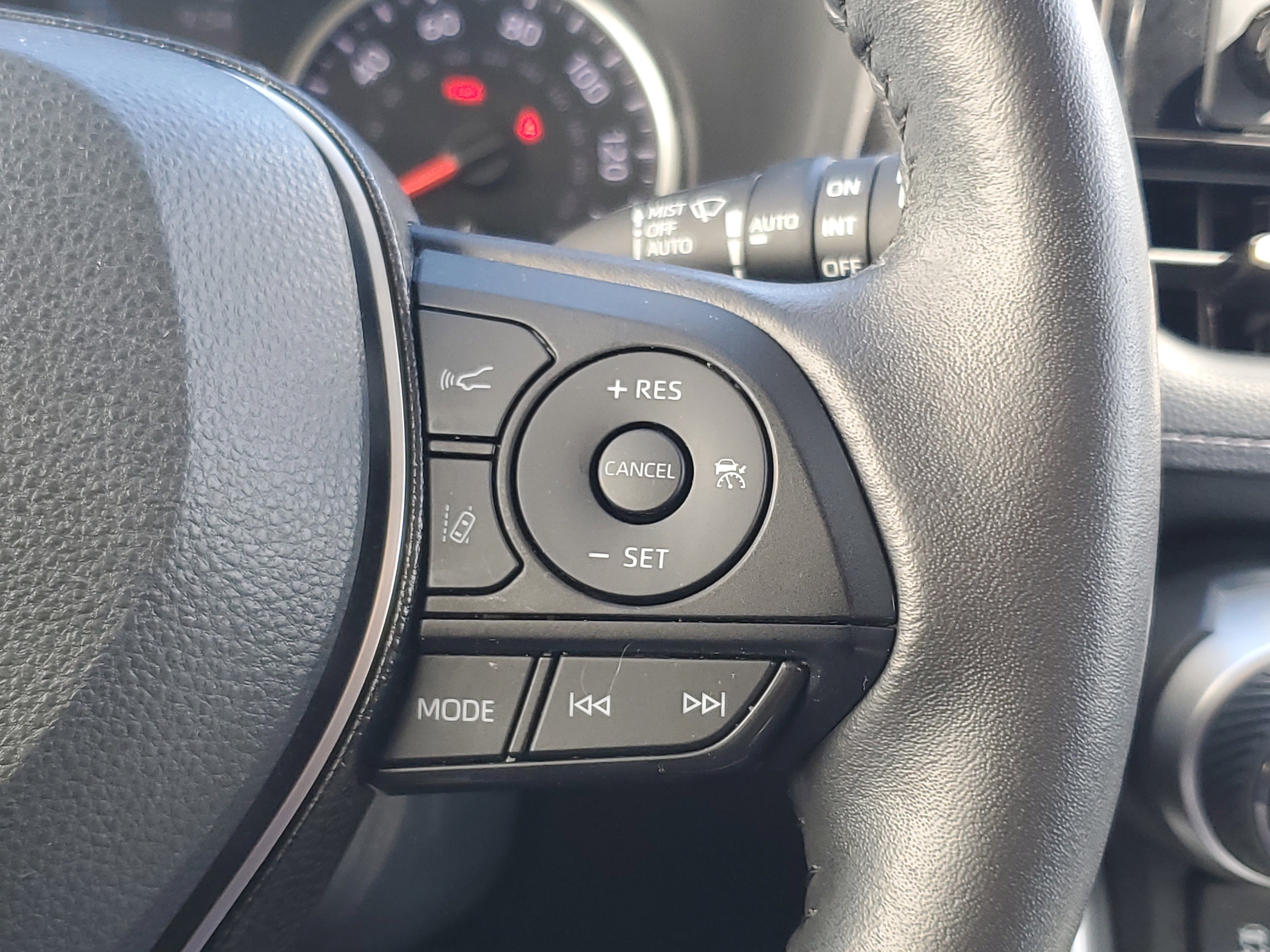 Used 2021 Toyota RAV4 XLE Premium image 25