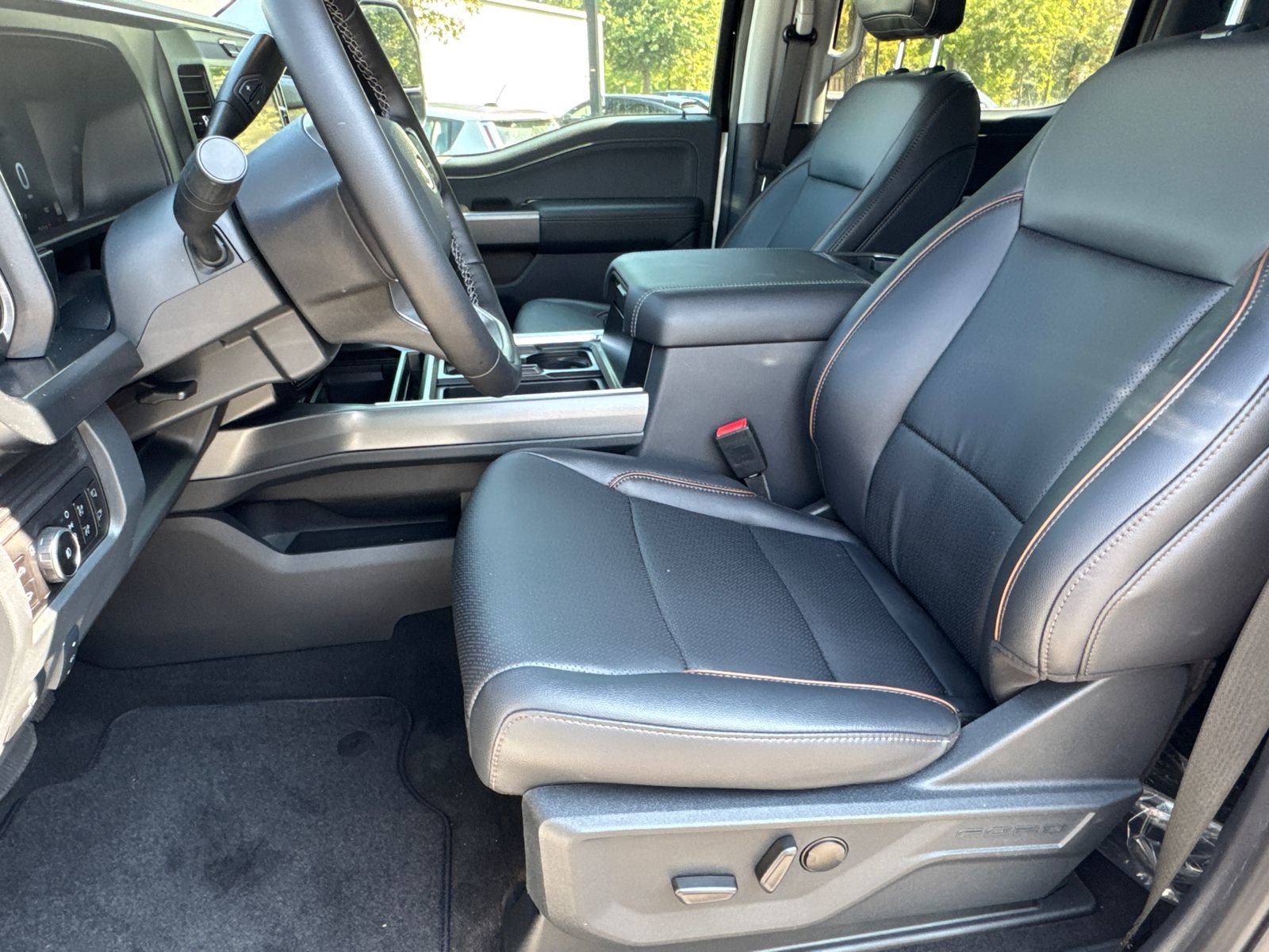 New 2025 Ford F250 Lariat w/ Lariat Ultimate Package image 9
