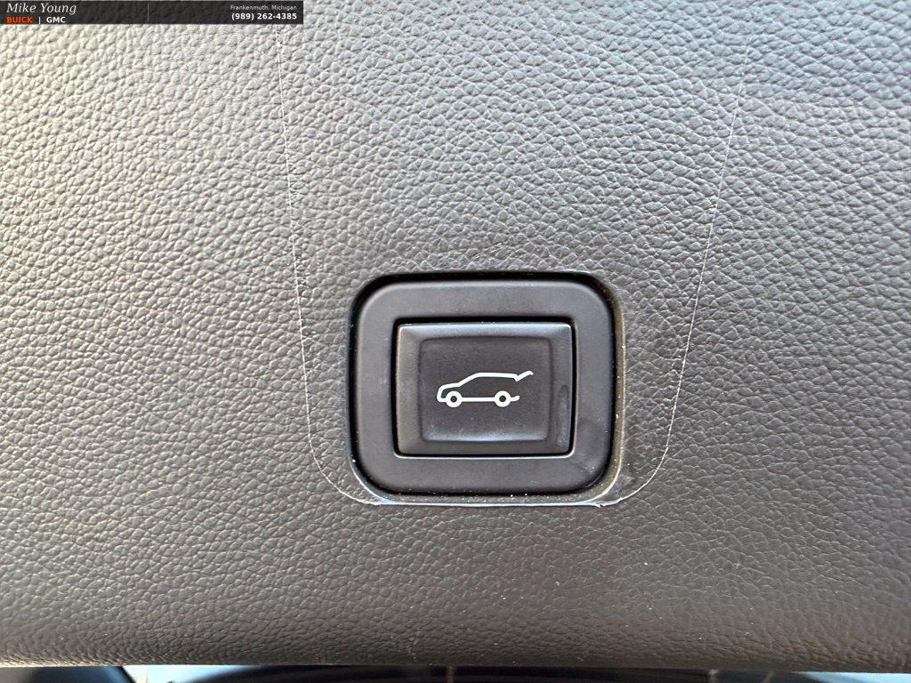 Used 2023 Chevrolet Traverse LT w/ LPO, Floor Liner Package FWD image 11