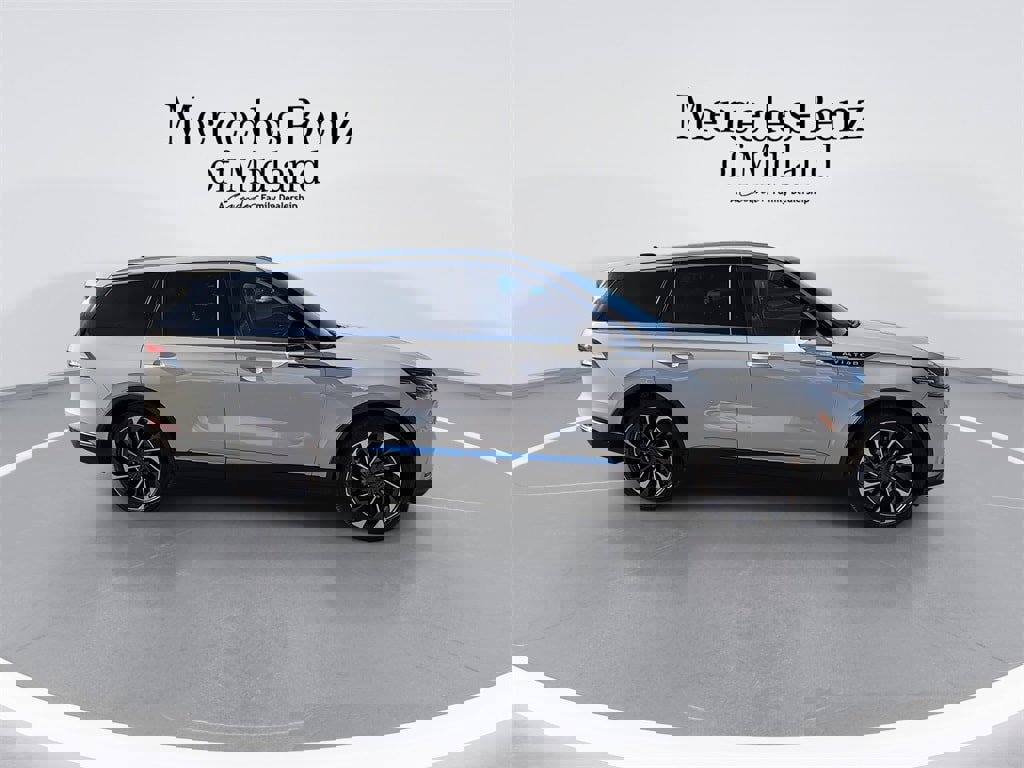 Used 2025 Lincoln Aviator Reserve w/ Equipment Group 201A image 9