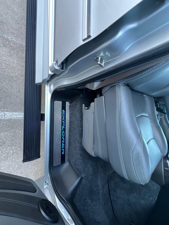 Used 2023 Chevrolet Express 2500 Extended image 29