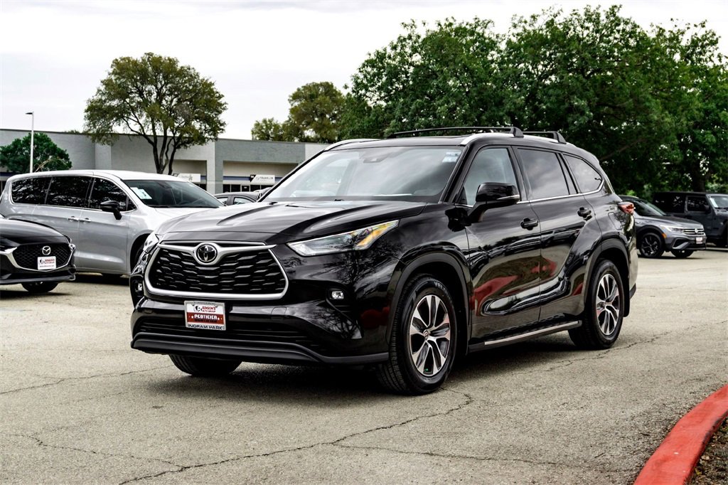 Used 2022 Toyota Highlander XLE image 9
