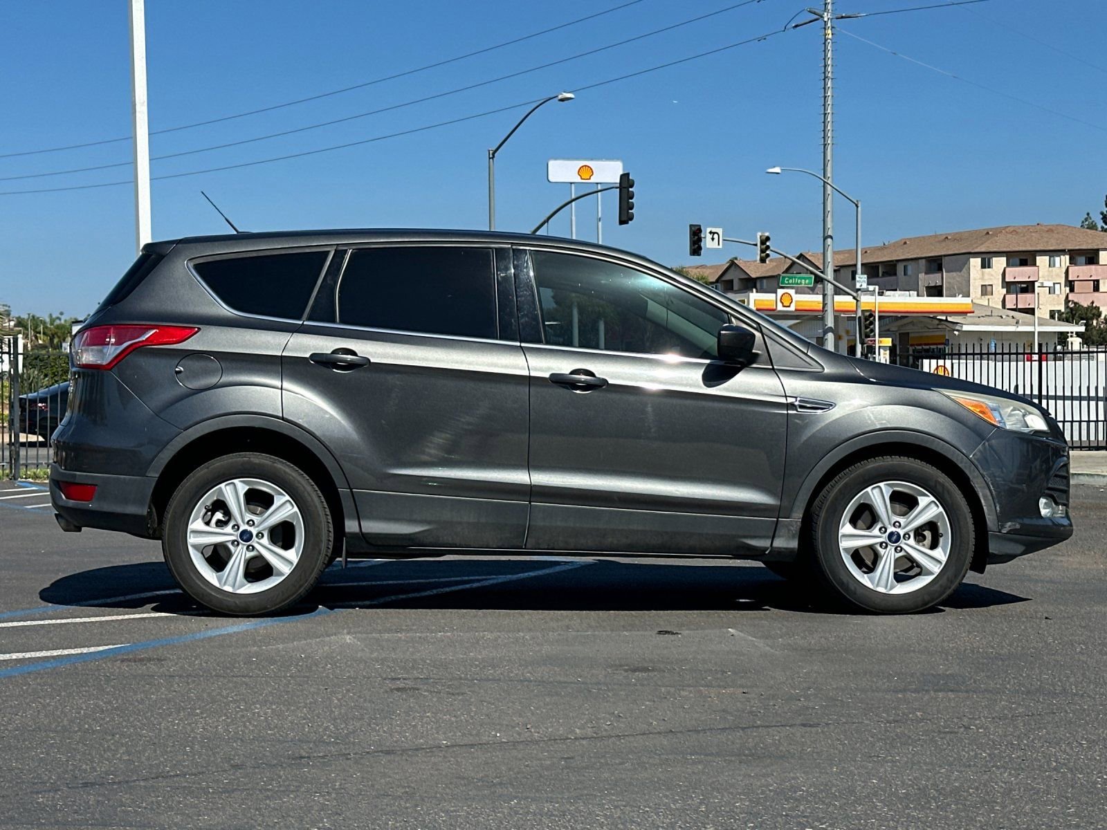 Used 2015 Ford Escape SE image 6