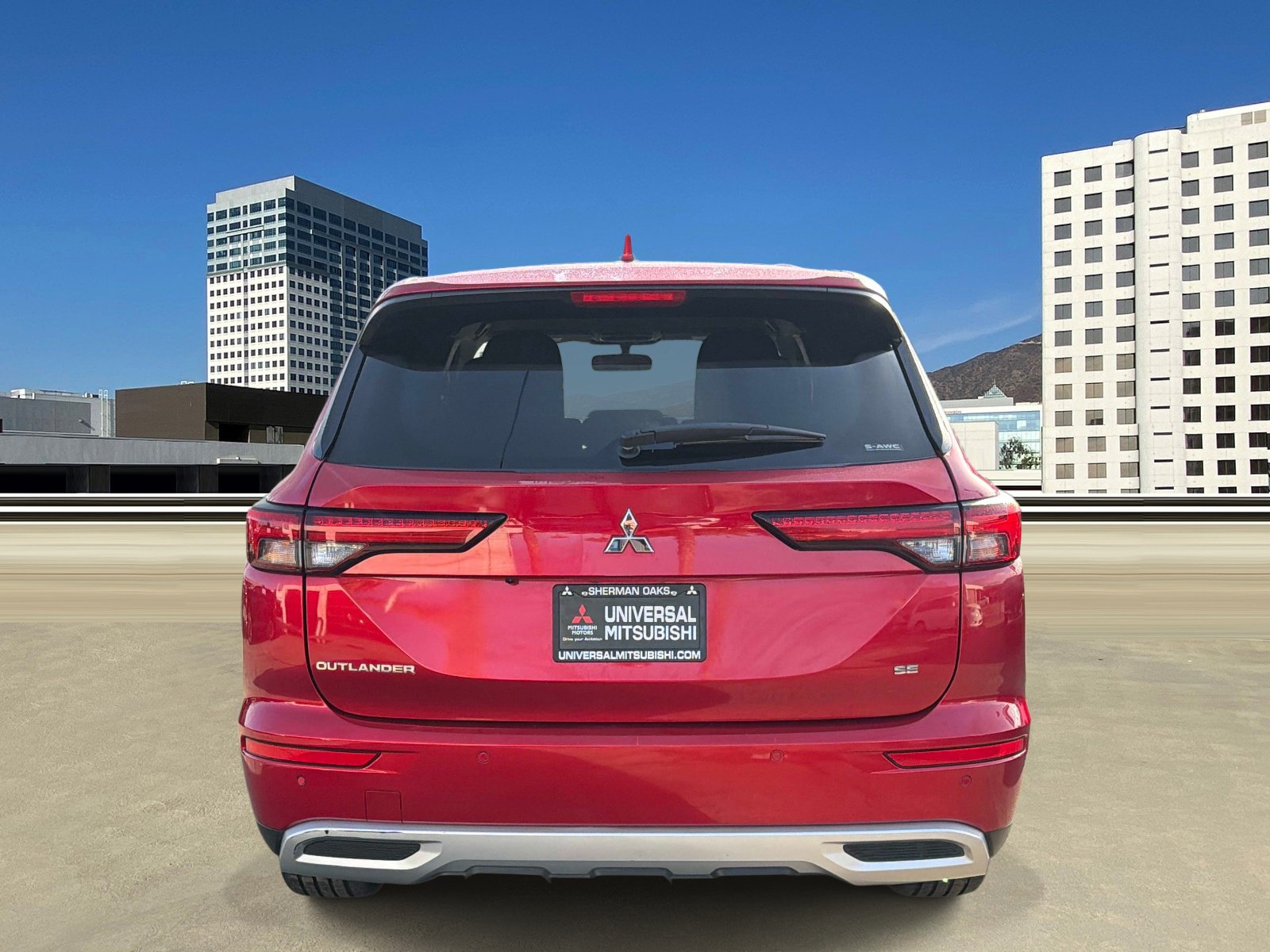Used 2024 Mitsubishi Outlander AWD image 4