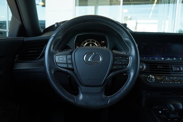 Used 2020 Lexus LS 500 w/ Accessory Package (Z2) RWD image 17