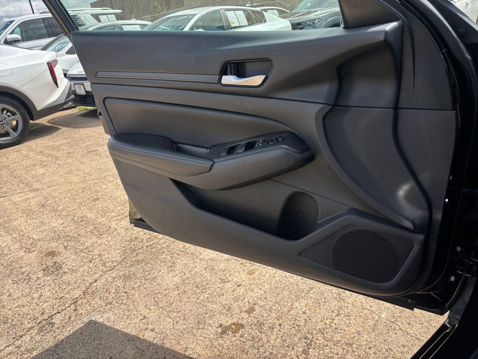 Used 2025 Nissan Altima 2.5 SV FWD image 18