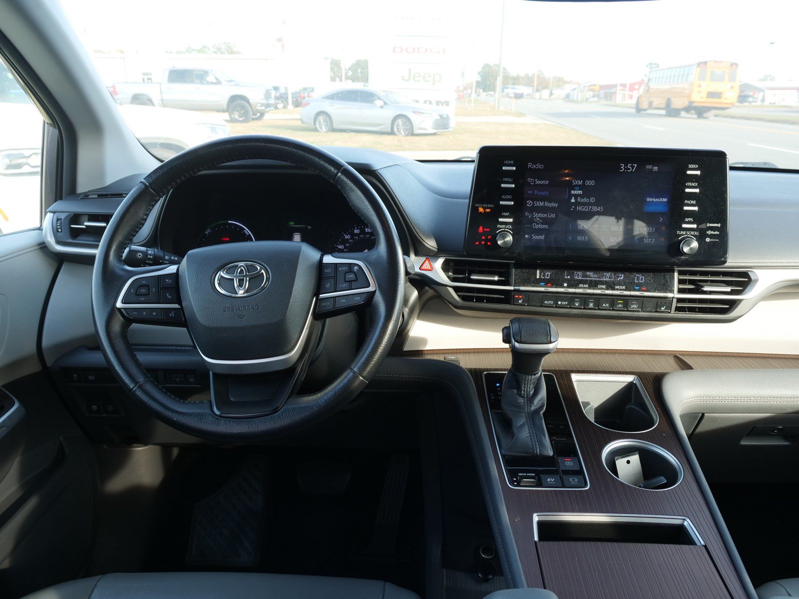 Used 2021 Toyota Sienna XLE FWD image 20