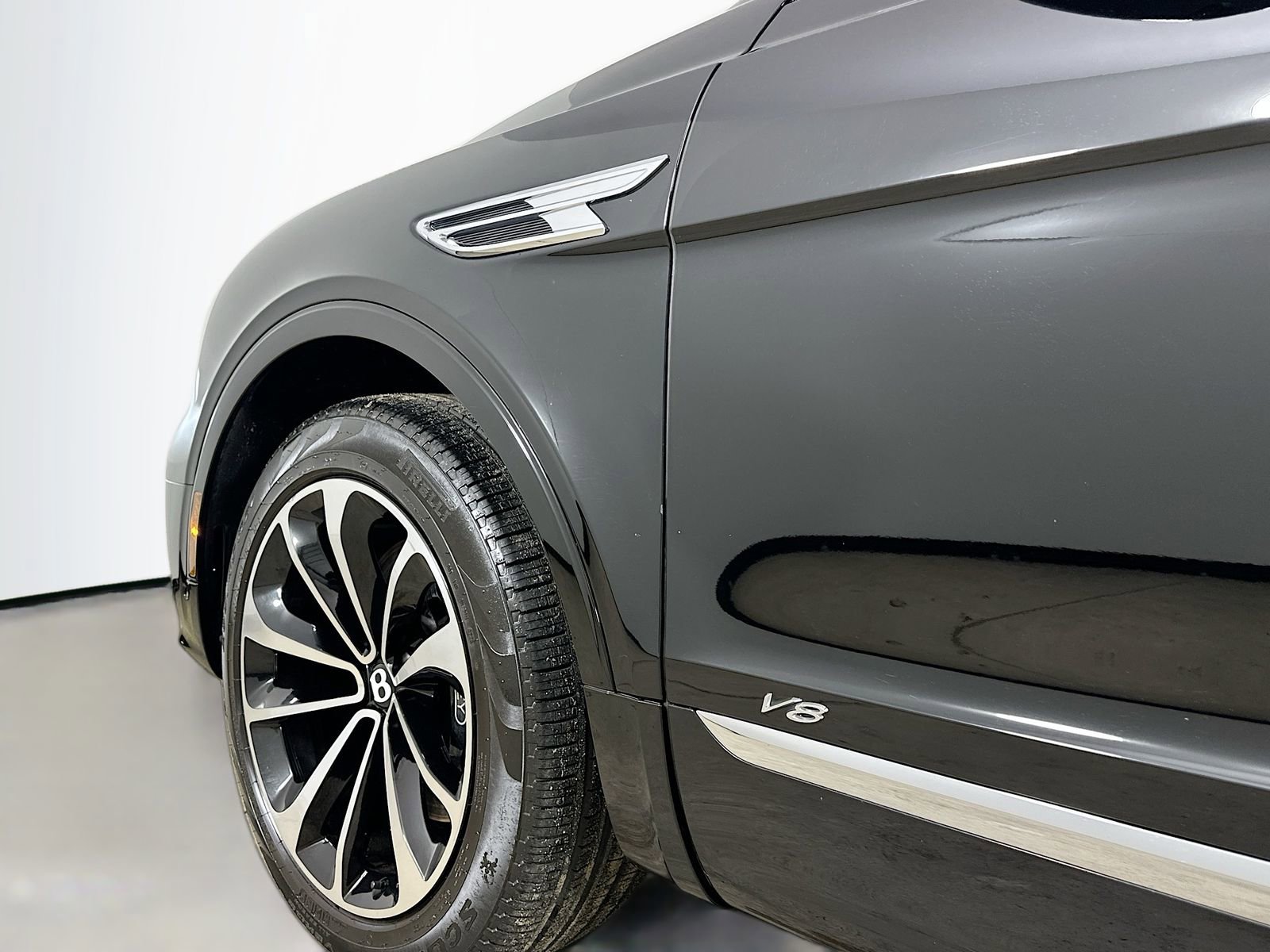 Used 2022 Bentley Bentayga AWD/4WD image 50