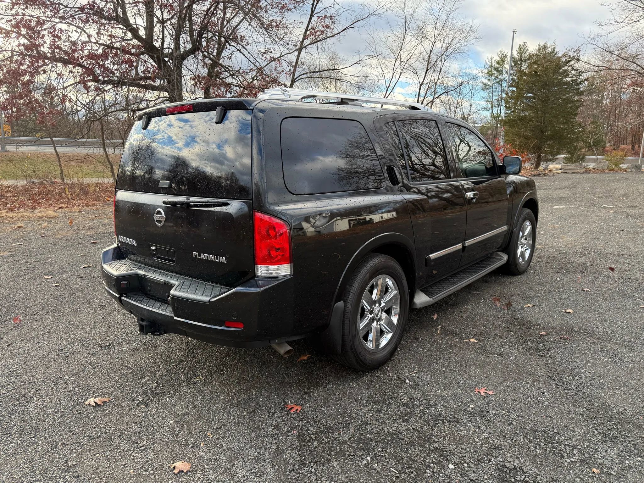 Used 2010 Nissan Armada Platinum w/ Captain Seat Pkg image 4