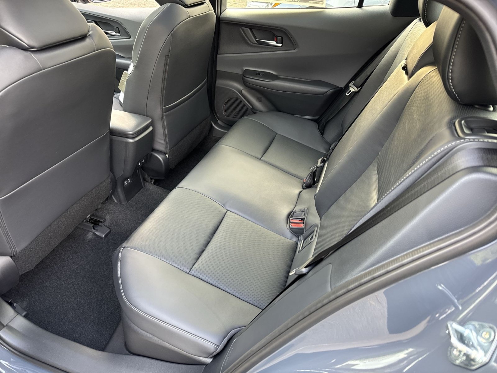 New 2027 Toyota Prius Limited w/ Limited Premium Package AWD/4WD image 33