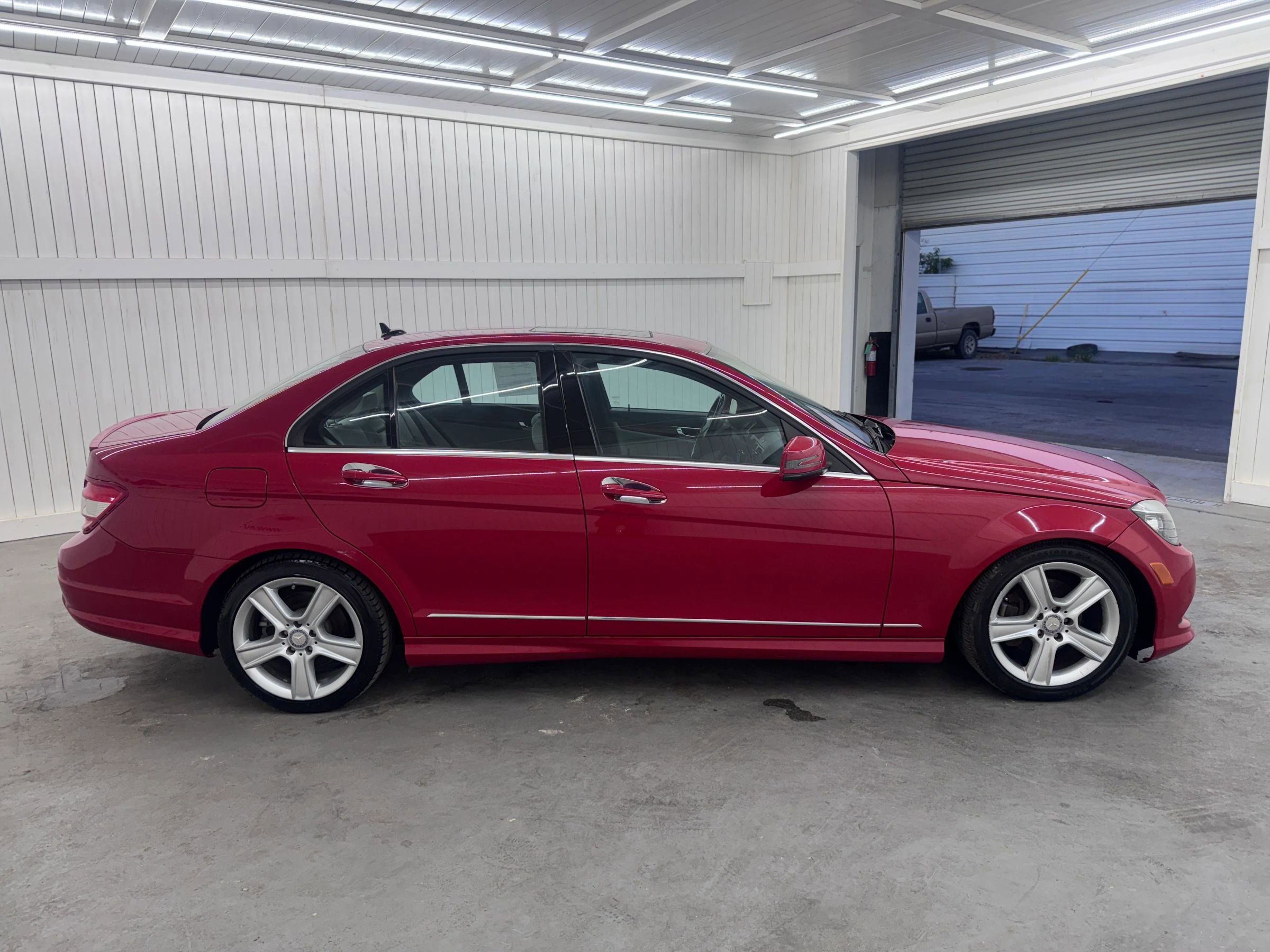 Used 2011 Mercedes-Benz C 300 4MATIC Sedan image 7