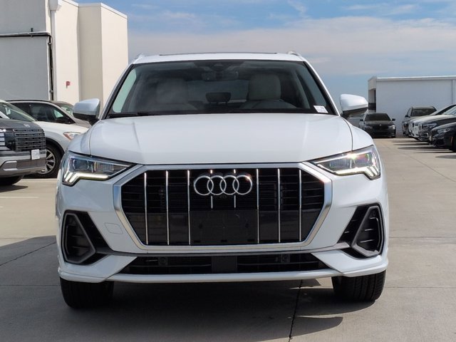 Used 2024 Audi Q3 2.0T Premium Plus image 2
