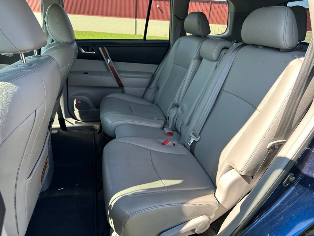 Used 2013 Toyota Highlander Limited AWD/4WD image 16