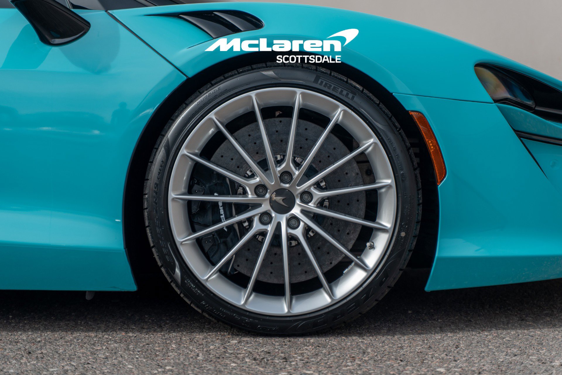 Used 2025 McLaren Artura image 25