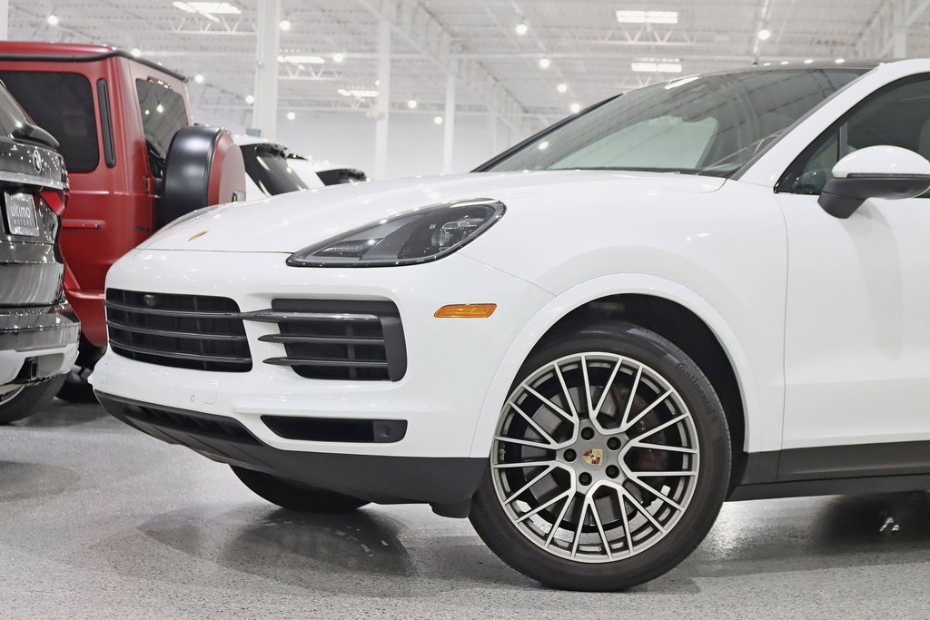 Used 2023 Porsche Cayenne Platinum Edition image 2