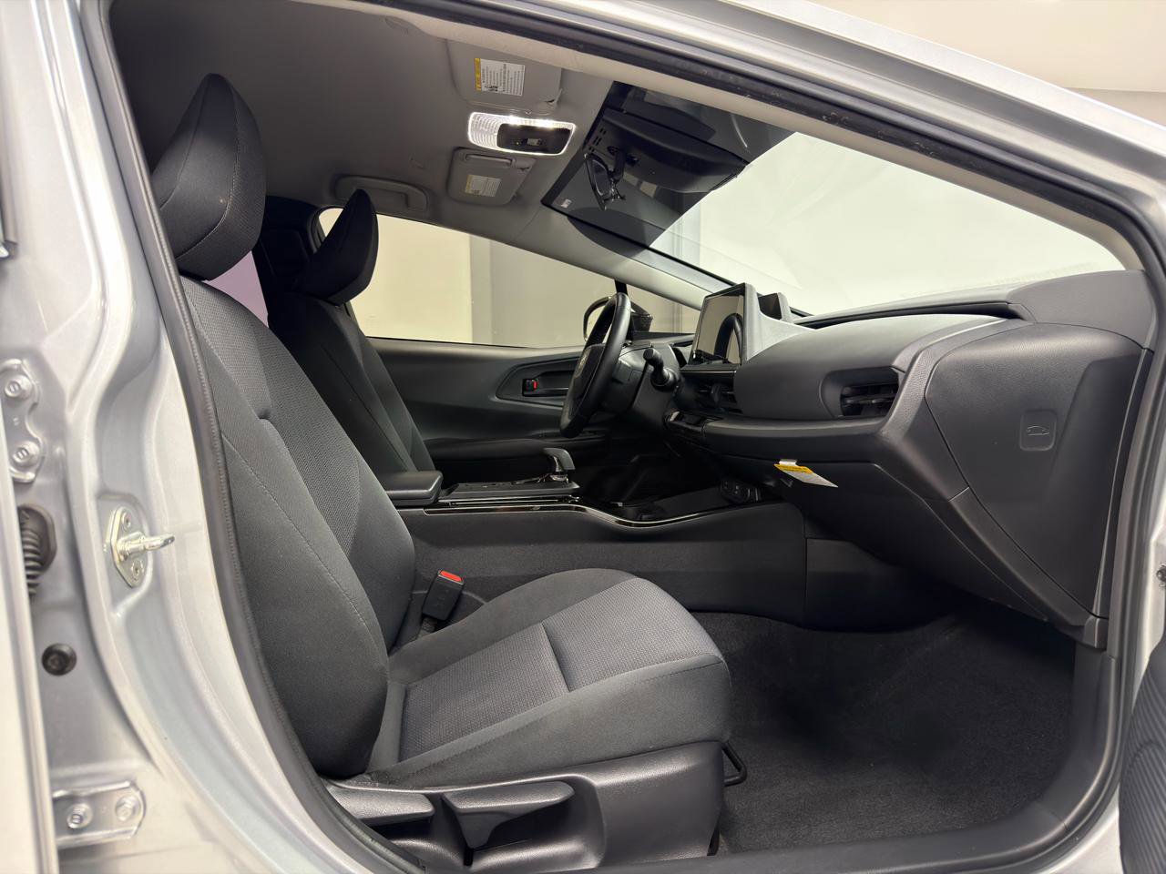 Used 2023 Toyota Prius LE AWD/4WD image 10