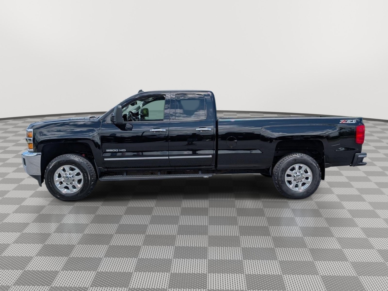 Used 2015 Chevrolet Silverado 3500 LTZ w/ LTZ Plus Package AWD/4WD image 2
