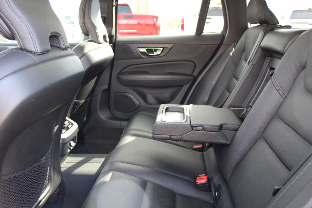 Used 2020 Volvo V60 T5 Cross Country image 52