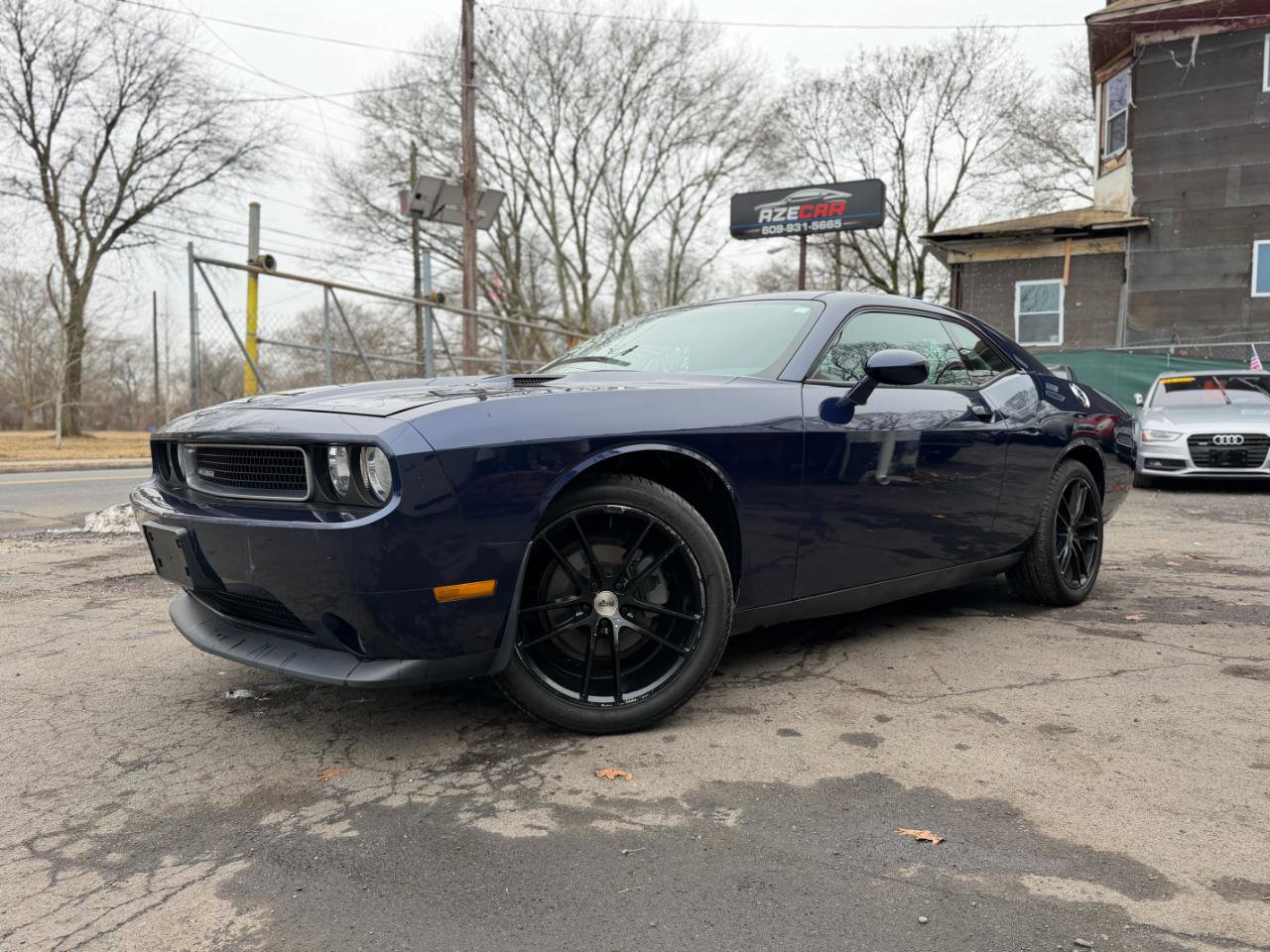 Used 2014 Dodge Challenger SXT image 4