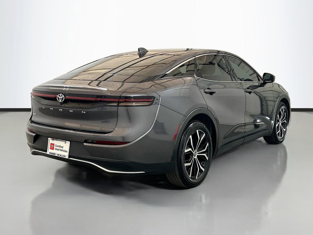 Used 2023 Toyota Crown XLE image 4