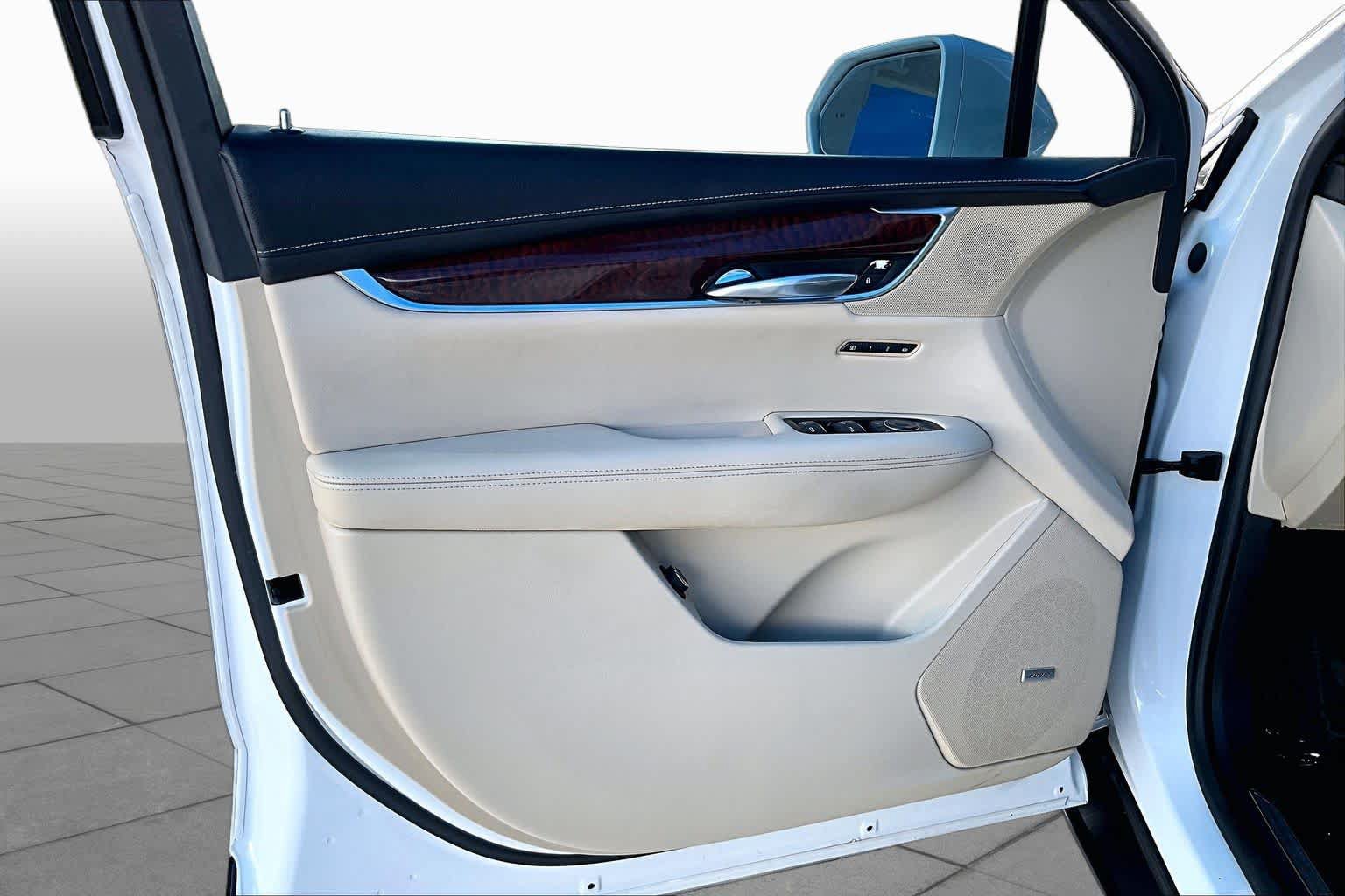 Used 2017 Cadillac XT5 Luxury w/ Driver Awareness Package FWD image 20