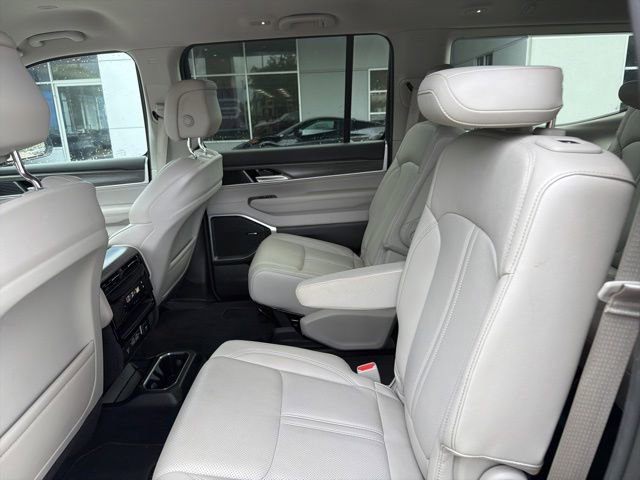 Used 2024 Jeep Wagoneer Series III AWD/4WD image 9