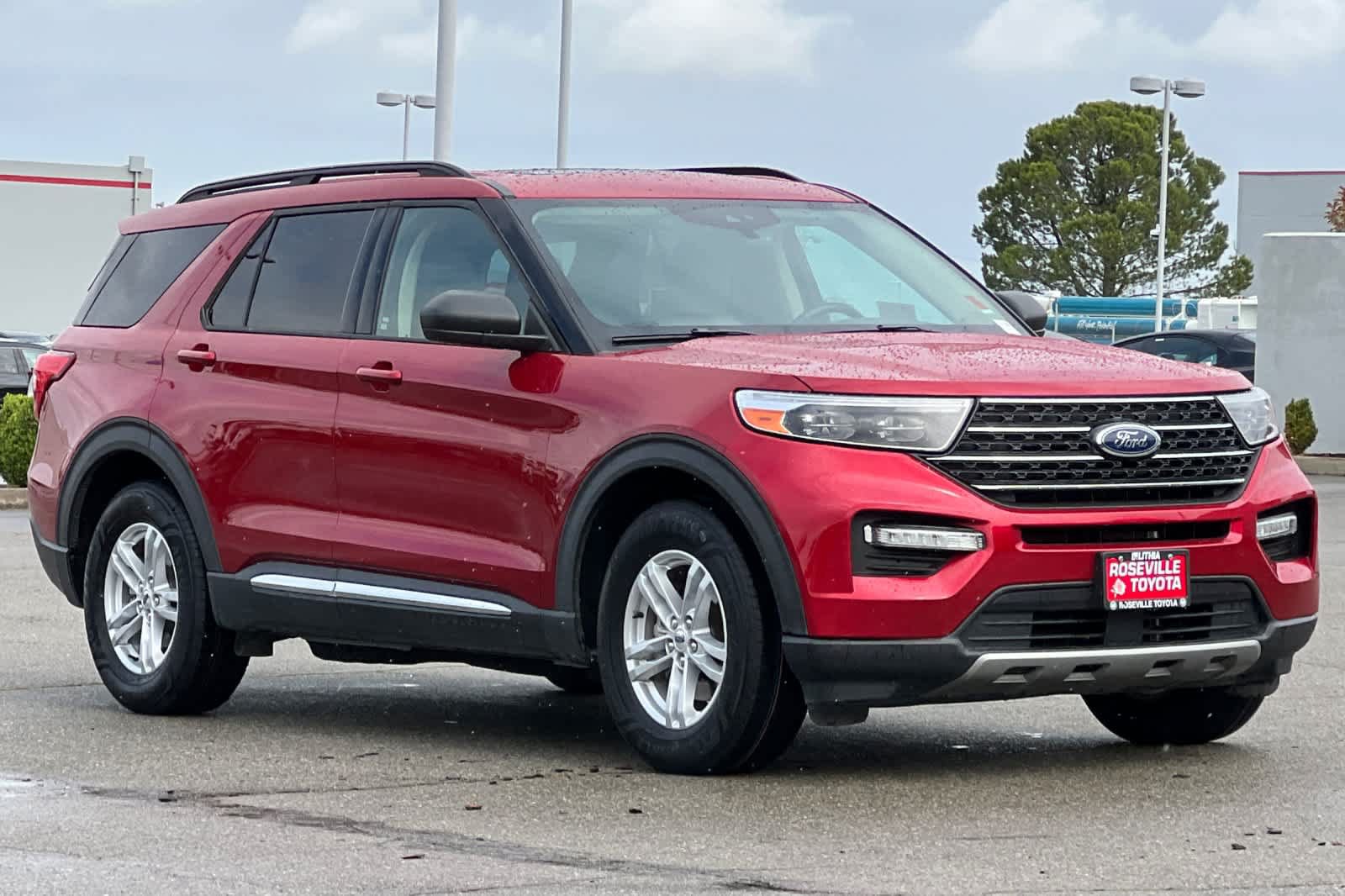 Used 2021 Ford Explorer XLT w/ Equipment Group 202A AWD/4WD image 5