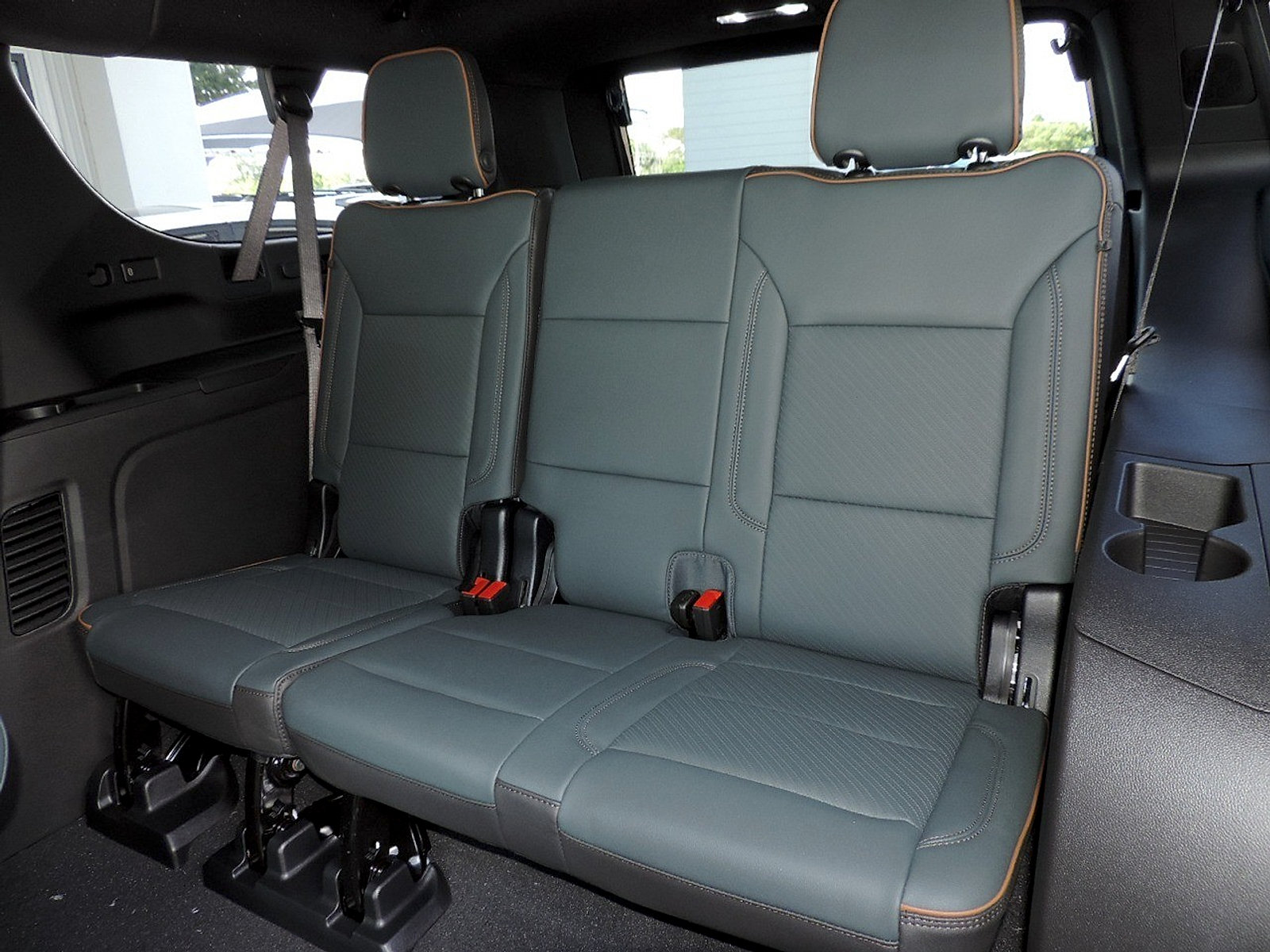 New 2026 GMC Yukon XL AT4 w/ AT4 Premium Plus Package AWD/4WD image 20