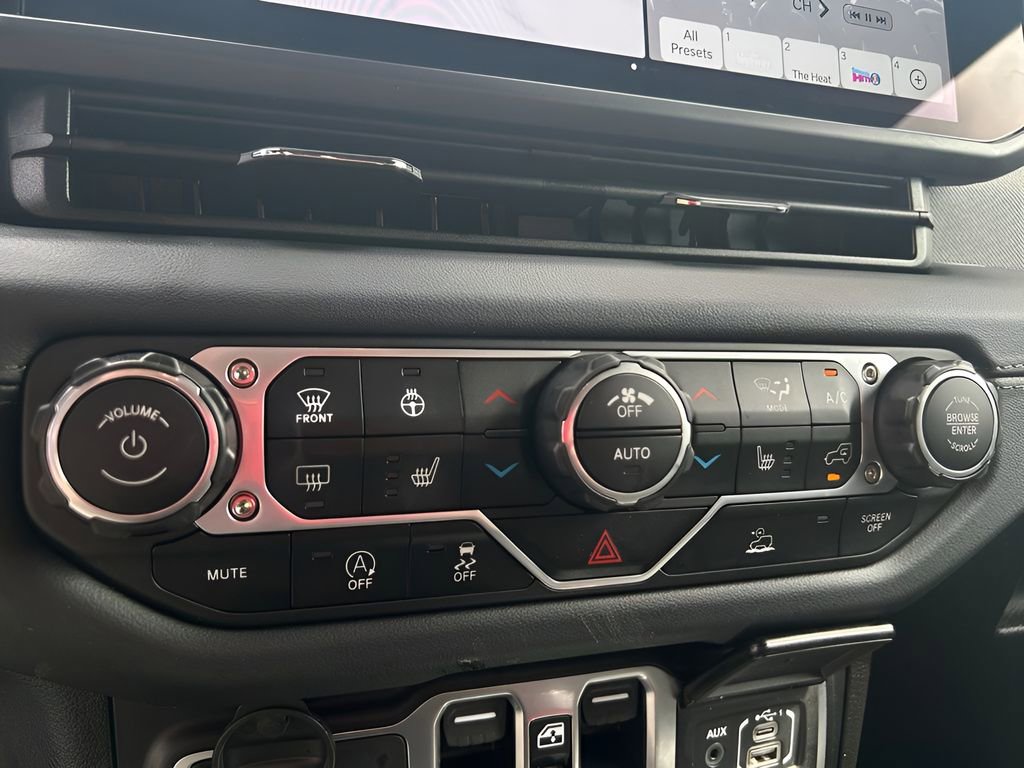 Certified 2024 Jeep Wrangler Sahara image 25