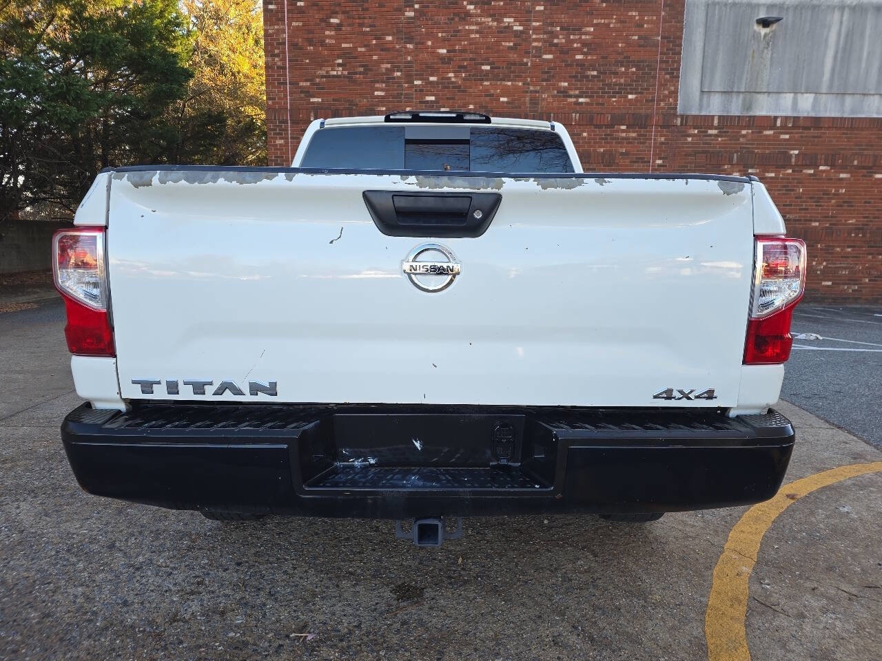 Used 2017 Nissan Titan S image 5