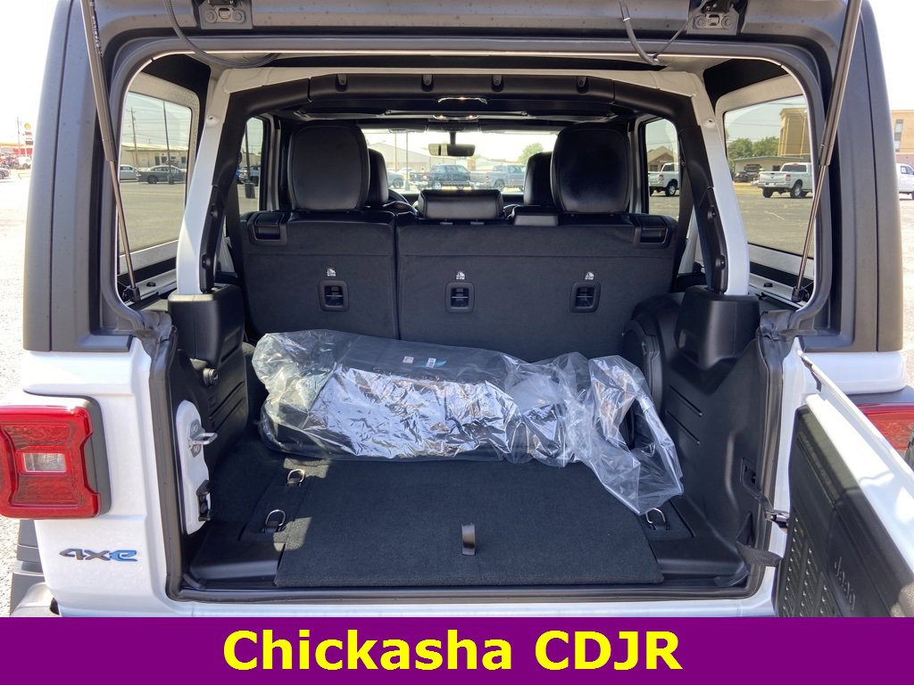 New 2022 Jeep Wrangler Unlimited Rubicon 4xe w/ Cold Weather Group image 32