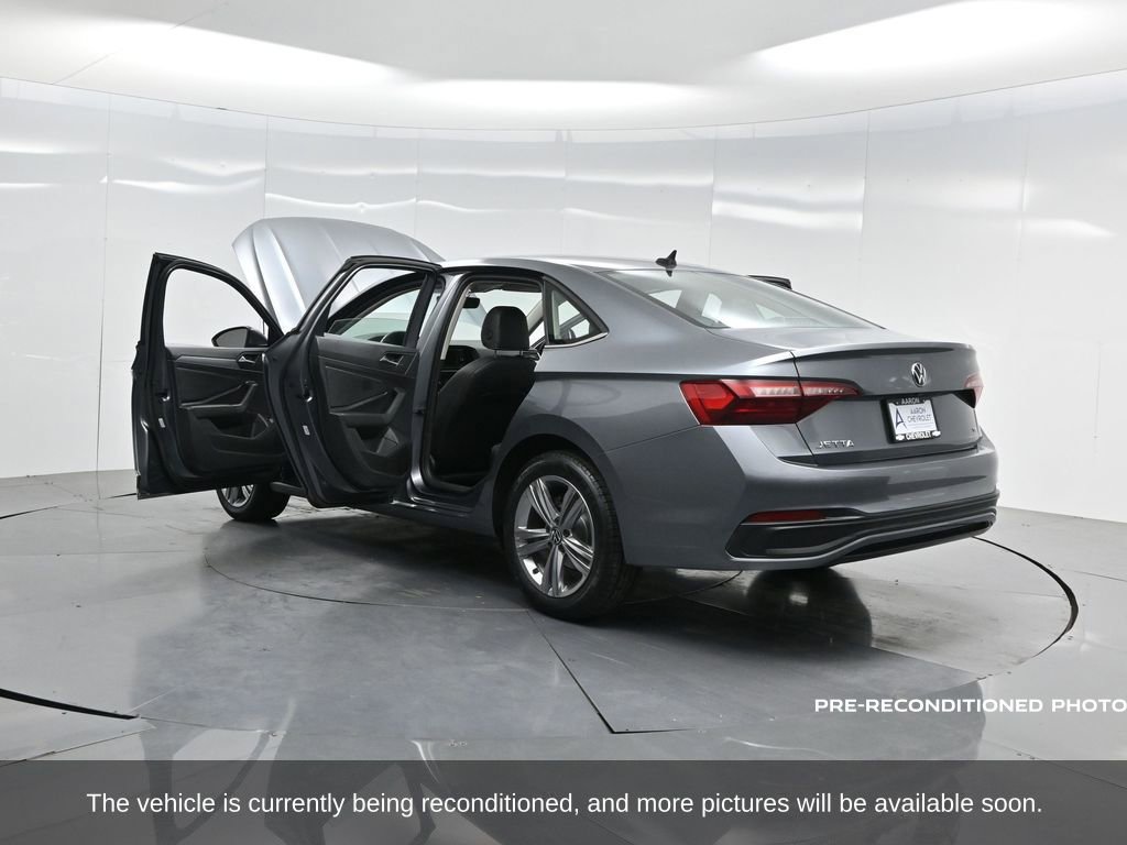 Used 2022 Volkswagen Jetta SE image 47