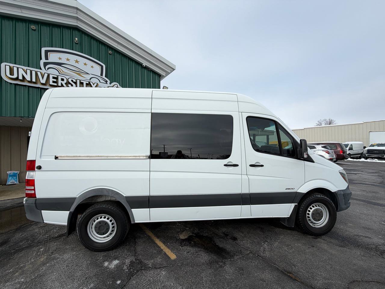 Used 2016 Freightliner Sprinter 2500 RWD image 2
