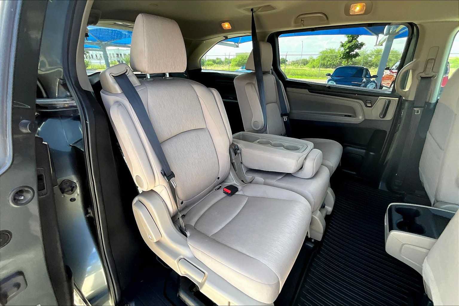 Used 2018 Honda Odyssey EX image 19