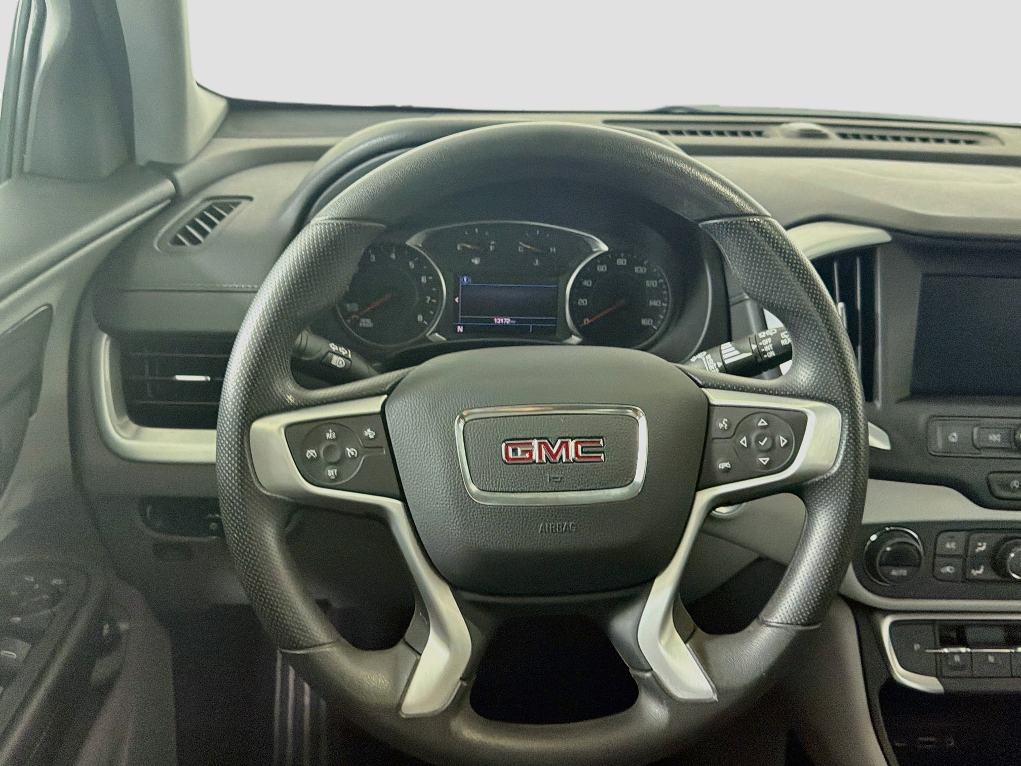 Used 2024 GMC Terrain SLE w/ Driver Convenience Package FWD image 17