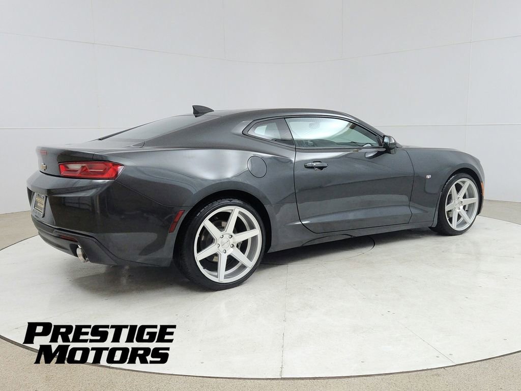 Used 2016 Chevrolet Camaro LT RWD image 7