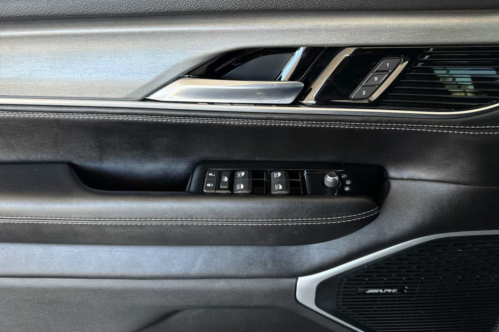 Certified 2023 Jeep Wagoneer Series II AWD/4WD image 8