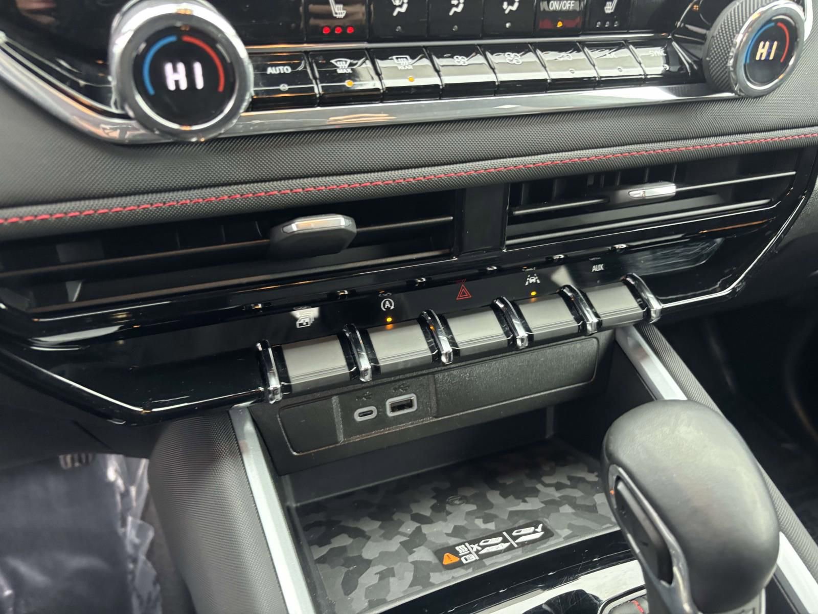 Used 2024 Chevrolet Colorado Z71 w/ Z71 Convenience Package 2 image 24