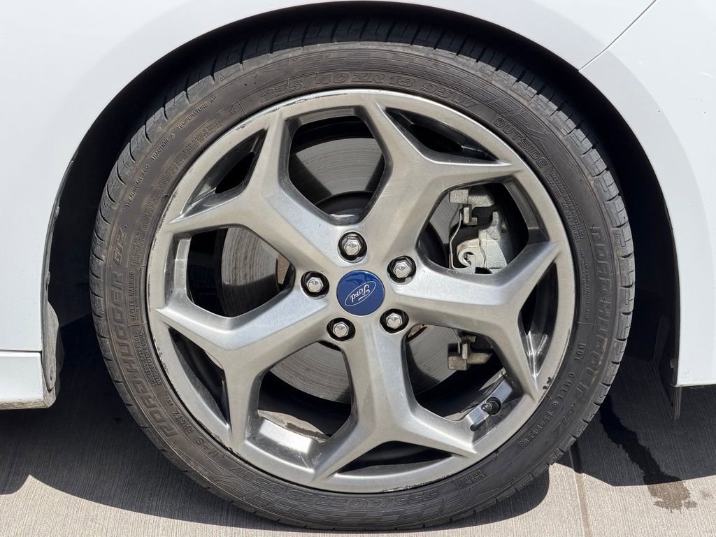 Used 2017 Ford Focus ST FWD image 6
