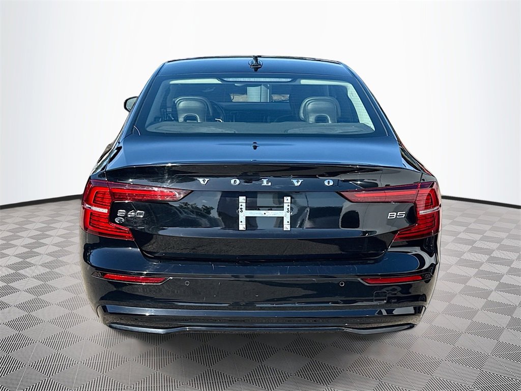 Used 2023 Volvo S60 B5 Plus image 7
